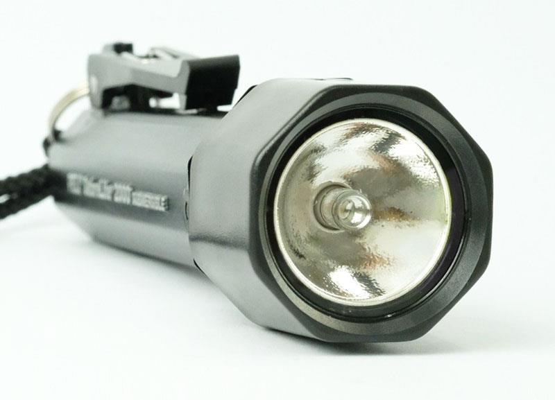 Peli Sabrelite 2000 Waterproof Torch-4